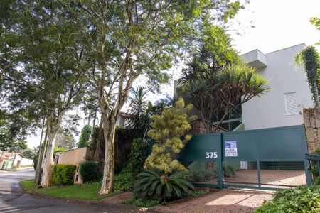 Casa à venda com 385m², 3 quartos e 4 vagas Casa à venda com 385m², 3 quartos e 4 vagasFachada