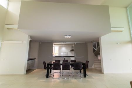 Casa à venda com 385m², 3 quartos e 4 vagas Casa à venda com 385m², 3 quartos e 4 vagasSala