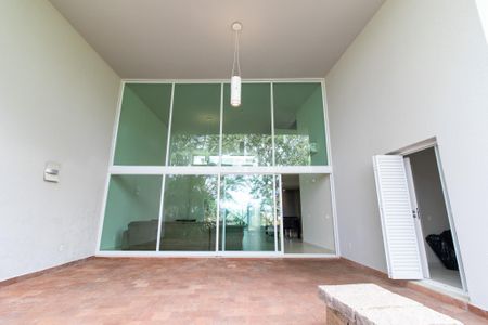 Casa à venda com 385m², 3 quartos e 4 vagas Casa à venda com 385m², 3 quartos e 4 vagasÁrea externa