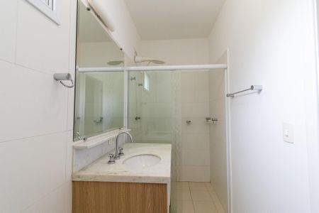 Casa à venda com 385m², 3 quartos e 4 vagas Casa à venda com 385m², 3 quartos e 4 vagasBanheiro da Suíte 2