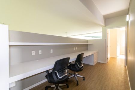 Casa à venda com 385m², 3 quartos e 4 vagas Casa à venda com 385m², 3 quartos e 4 vagasCorredor