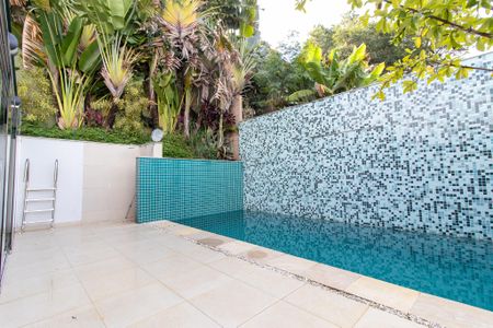 Casa à venda com 385m², 3 quartos e 4 vagas Casa à venda com 385m², 3 quartos e 4 vagasPiscina