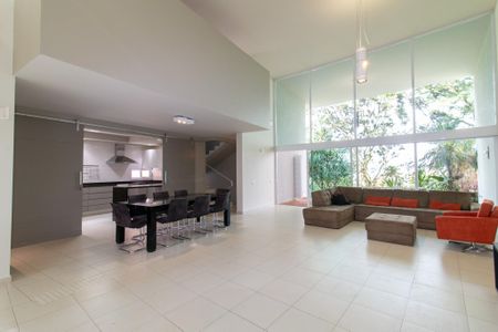 Casa à venda com 385m², 3 quartos e 4 vagas Casa à venda com 385m², 3 quartos e 4 vagasSala