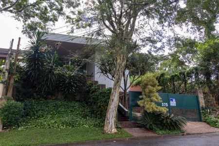 Casa à venda com 385m², 3 quartos e 4 vagas Casa à venda com 385m², 3 quartos e 4 vagasFachada