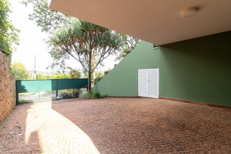 Casa à venda com 385m², 3 quartos e 4 vagas Casa à venda com 385m², 3 quartos e 4 vagasÁrea externa