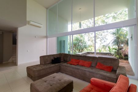 Casa à venda com 385m², 3 quartos e 4 vagas Casa à venda com 385m², 3 quartos e 4 vagasSala