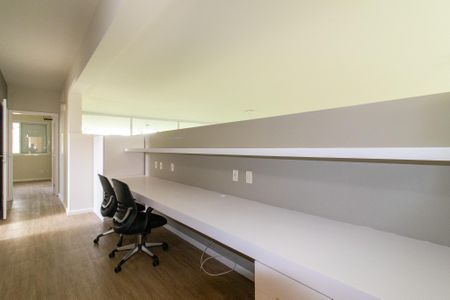 Casa à venda com 385m², 3 quartos e 4 vagas Casa à venda com 385m², 3 quartos e 4 vagasCorredor