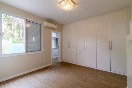 Casa à venda com 385m², 3 quartos e 4 vagas Casa à venda com 385m², 3 quartos e 4 vagasSuíte master