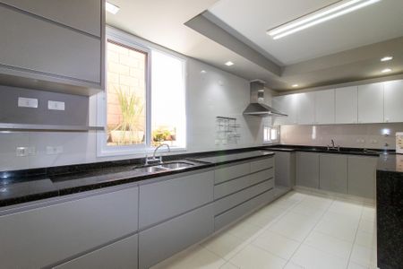 Casa à venda com 385m², 3 quartos e 4 vagas Casa à venda com 385m², 3 quartos e 4 vagasCozinha