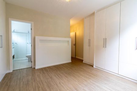 Casa à venda com 385m², 3 quartos e 4 vagas Casa à venda com 385m², 3 quartos e 4 vagasSuíte master