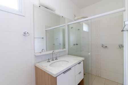 Casa à venda com 385m², 3 quartos e 4 vagas Casa à venda com 385m², 3 quartos e 4 vagasBanheiro da Suíte 2