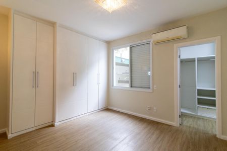 Casa à venda com 385m², 3 quartos e 4 vagas Casa à venda com 385m², 3 quartos e 4 vagasSuíte master