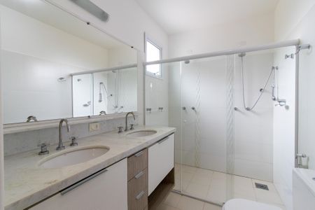 Casa à venda com 385m², 3 quartos e 4 vagas Casa à venda com 385m², 3 quartos e 4 vagasBanheiro da Suíte master