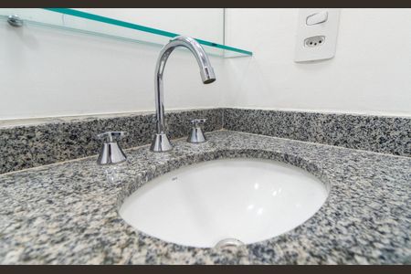 Banheiro de kitnet/studio para alugar com 1 quarto, 27m² em Vila Santa Catarina, São Paulo