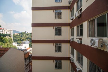 Apartamento à venda com 86m², 2 quartos e 1 vagaÁrea de Serviço Vista