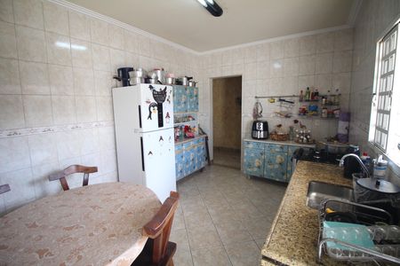 Cozinha de casa para alugar com 3 quartos, 180m² em Cardoso, Contagem