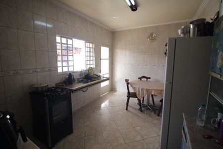 Cozinha de casa para alugar com 3 quartos, 180m² em Cardoso, Contagem