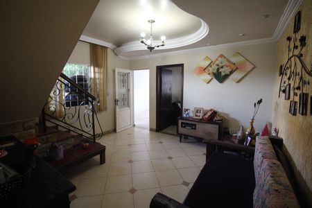 Sala de casa para alugar com 3 quartos, 180m² em Cardoso, Contagem