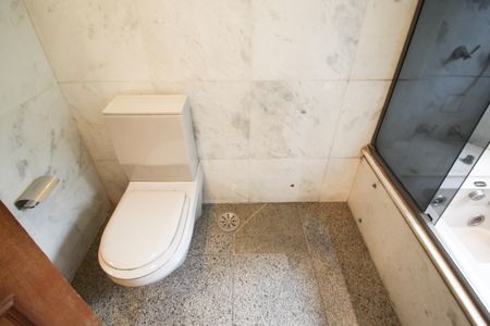 Apartamento à venda com 280m², 4 quartos e 3 vagasBanheiro da Suíte 1