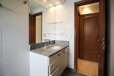 Apartamento à venda com 280m², 4 quartos e 3 vagasBanheiro da Suíte 2