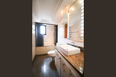 Apartamento à venda com 280m², 4 quartos e 3 vagasBanheiro da Suíte 3