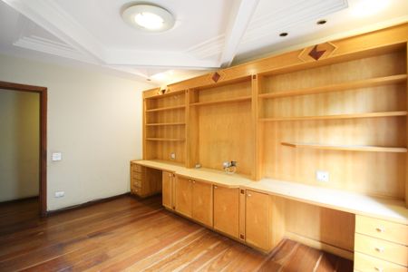 Apartamento à venda com 280m², 4 quartos e 3 vagasQuarto