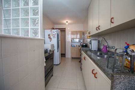 Apartamento à venda com 140m², 3 quartos e 2 vagasCozinha
