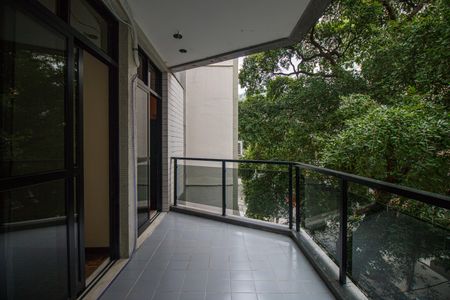 Apartamento à venda com 140m², 3 quartos e 2 vagasQuarto 2 Varanda