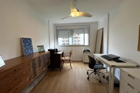 Apartamento à venda com 130m², 3 quartos e 2 vagasQuarto