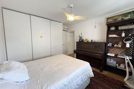 Apartamento à venda com 130m², 3 quartos e 2 vagasQuarto