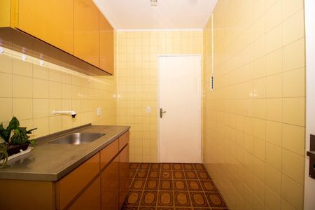 Cozinha de apartamento para alugar com 2 quartos, 55m² em Partenon, Porto Alegre