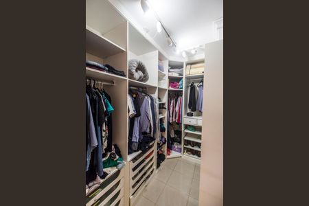 Casa de condomínio para alugar com 230m², 2 quartos e 1 vaga Casa de condomínio para alugar com 230m², 2 quartos e 1 vagaCloset da suíte