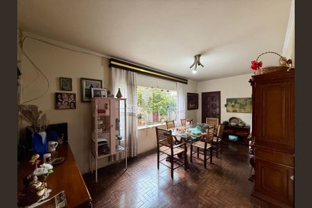 Casa à venda com 240m², 6 quartos e 3 vagasSala