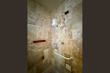 Casa à venda com 240m², 6 quartos e 3 vagasBanheiro 3