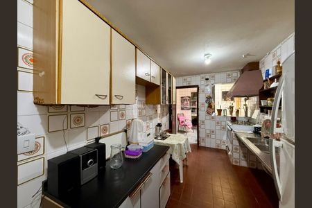 Casa à venda com 240m², 6 quartos e 3 vagasCozinha 