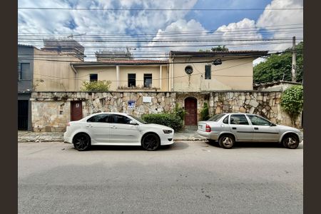 Casa à venda com 240m², 6 quartos e 3 vagasFachada