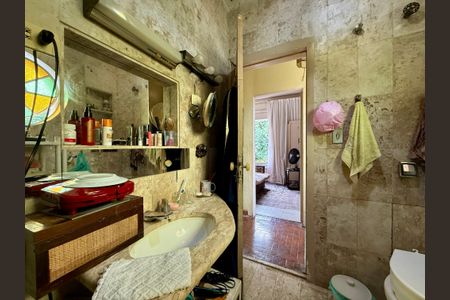 Casa à venda com 240m², 6 quartos e 3 vagasBanheiro 3