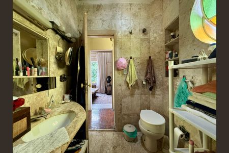 Casa à venda com 240m², 6 quartos e 3 vagasBanheiro 3