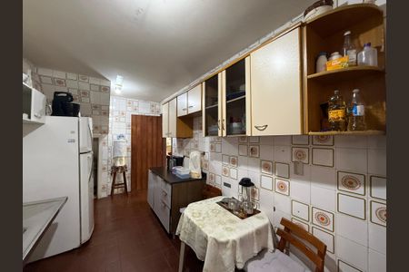 Casa à venda com 240m², 6 quartos e 3 vagasCozinha 