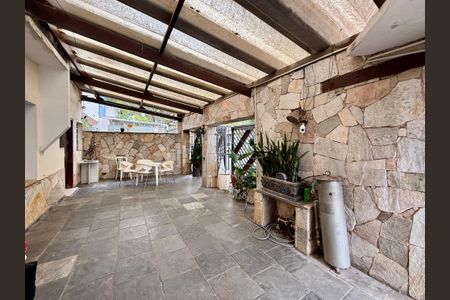 Casa à venda com 240m², 6 quartos e 3 vagasGaragem