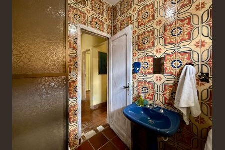 Casa à venda com 240m², 6 quartos e 3 vagasBanheiro 2