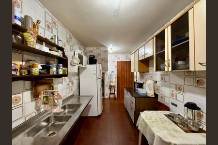 Casa à venda com 240m², 6 quartos e 3 vagasCozinha 