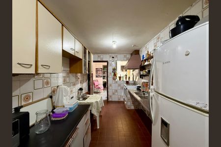 Casa à venda com 240m², 6 quartos e 3 vagasCozinha 