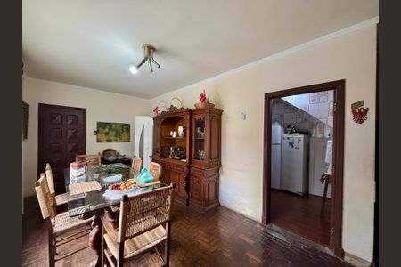 Casa à venda com 240m², 6 quartos e 3 vagasSala