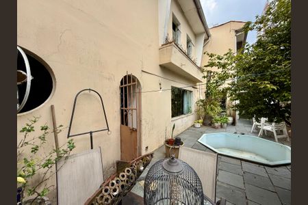 Casa à venda com 240m², 6 quartos e 3 vagasQuintal 