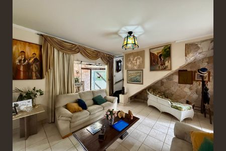 Casa à venda com 240m², 6 quartos e 3 vagasSala