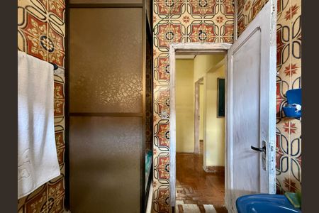 Casa à venda com 240m², 6 quartos e 3 vagasBanheiro 2