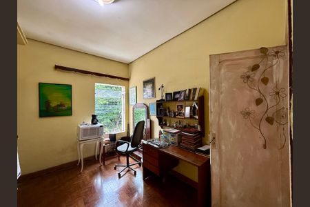 Casa à venda com 240m², 6 quartos e 3 vagasQuarto 4