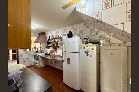 Casa à venda com 240m², 6 quartos e 3 vagasCozinha 