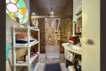 Casa à venda com 240m², 6 quartos e 3 vagasBanheiro 3